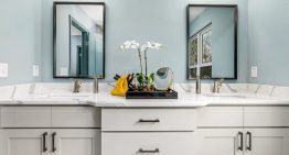 Ako si vybrať ideálne zrkadlo do kúpeľne: kompletný sprievodca